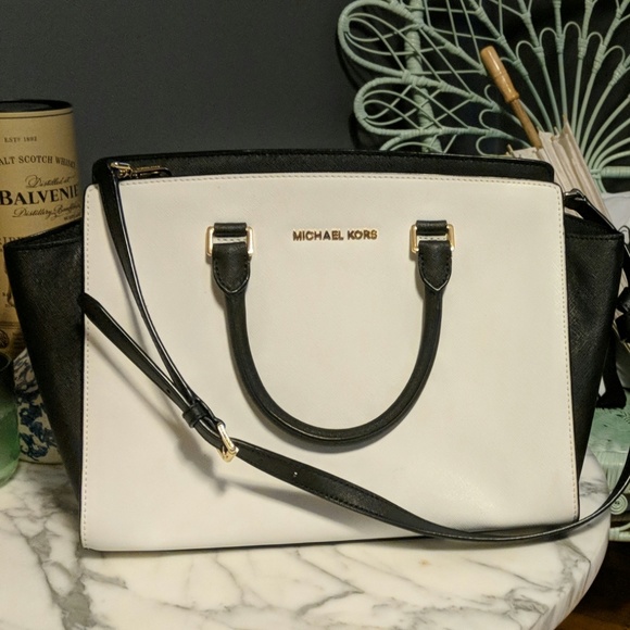 Michael Kors Handbags - Michael Kors Large Selma